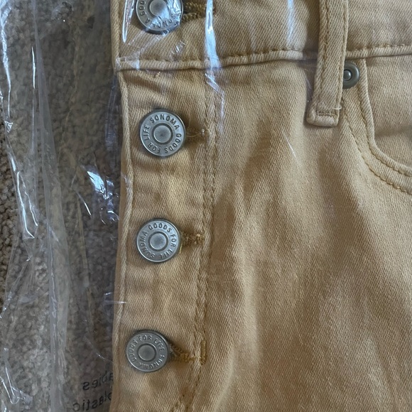 Sonoma NWT High Rise Button Fly Yellow Raw Hem Shorts perfect for summer Size:12 - Picture 7 of 10